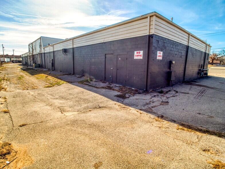 More Photos Of 2000 N MacArthur Blvd, Oklahoma City Storefront Retail Residential For Sale