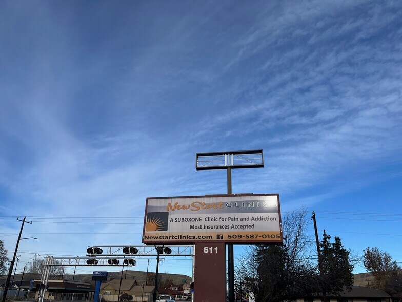 More Photos Of 611 N 1st St, Yakima Office For Sale