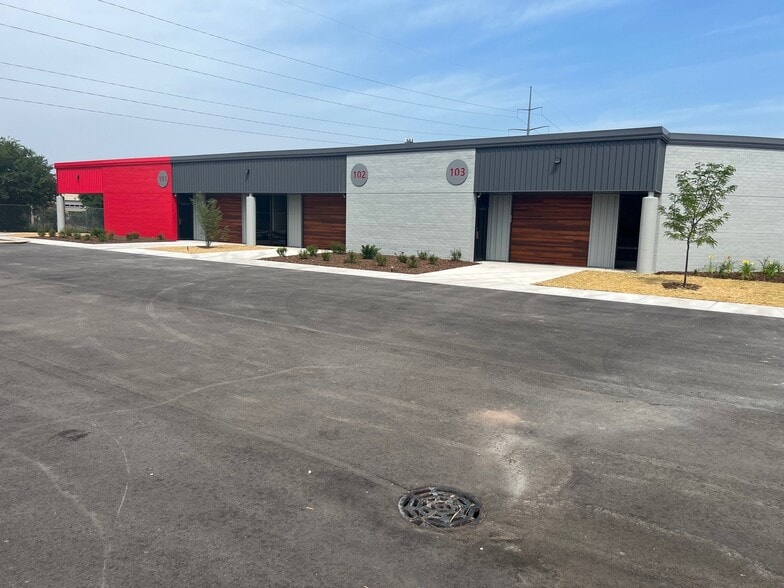 More Photos Of 8949 N Deerbrook Trl, Brown Deer Flex For Sale