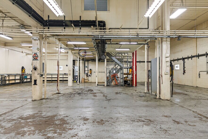 More Photos Of 303 Elgin Ave, Elgin Industrial For Sale