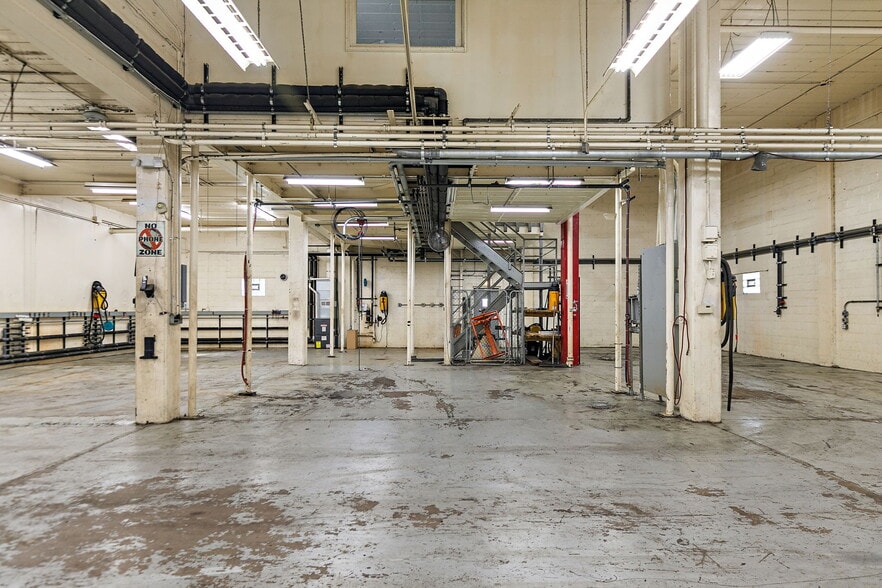 More Photos Of 303 Elgin Ave, Elgin Industrial For Sale