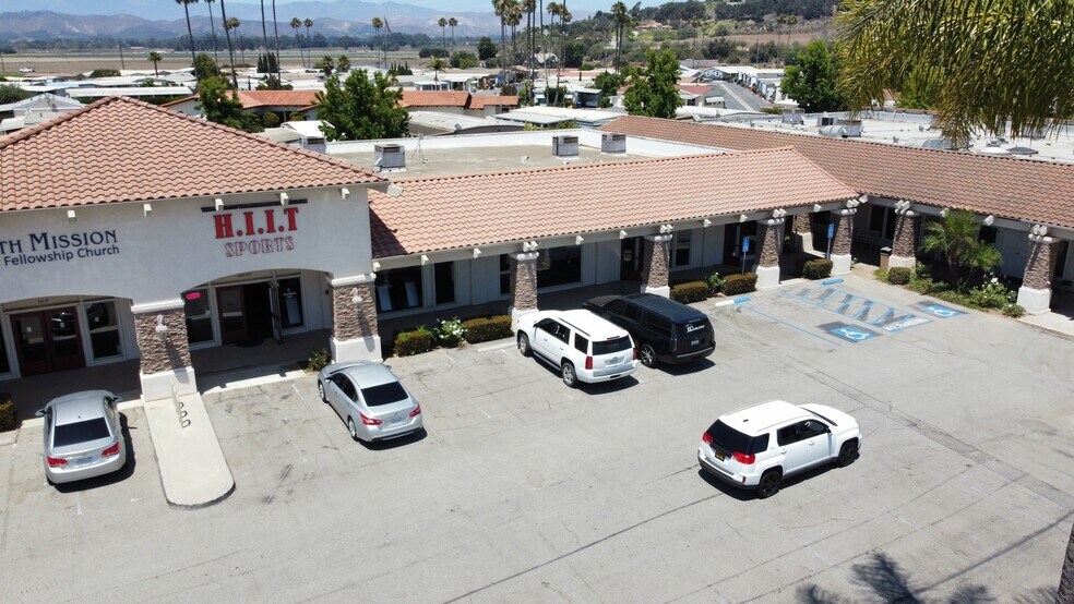 More Photos Of 1365-1371 Del Norte Rd, Camarillo Showroom For Lease