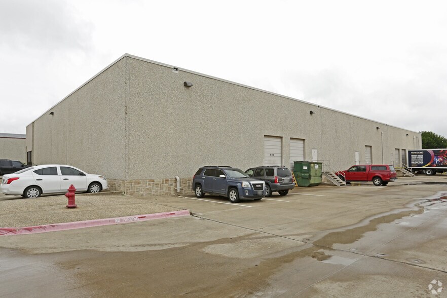 More Photos Of 6005 Commerce Dr, Irving Warehouse For Lease