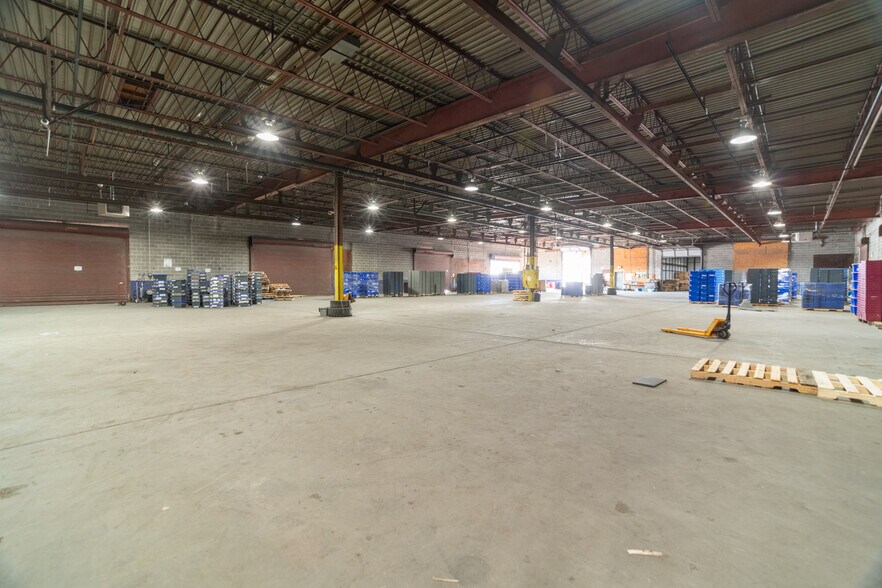More Photos Of 125-127 Byassee Dr, Hazelwood Warehouse For Lease