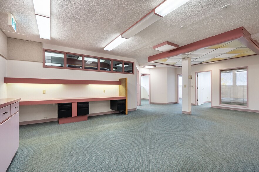 More Photos Of 6209 44 St, Lloydminster Office For Lease