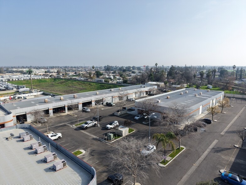 More Photos Of 3001 Auto Mall Dr, Bakersfield Warehouse For Lease