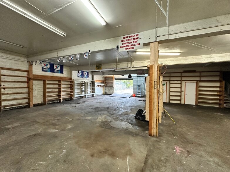 More Photos Of 6739 SE Powell Blvd, Portland Auto Repair For Sale