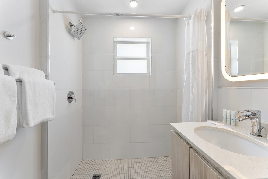 More Photos Of 3020-3024 Seville St, Fort Lauderdale Hotel For Sale