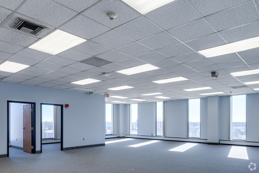 More Photos Of 25900 Greenfield Rd, Oak Park Office For Lease