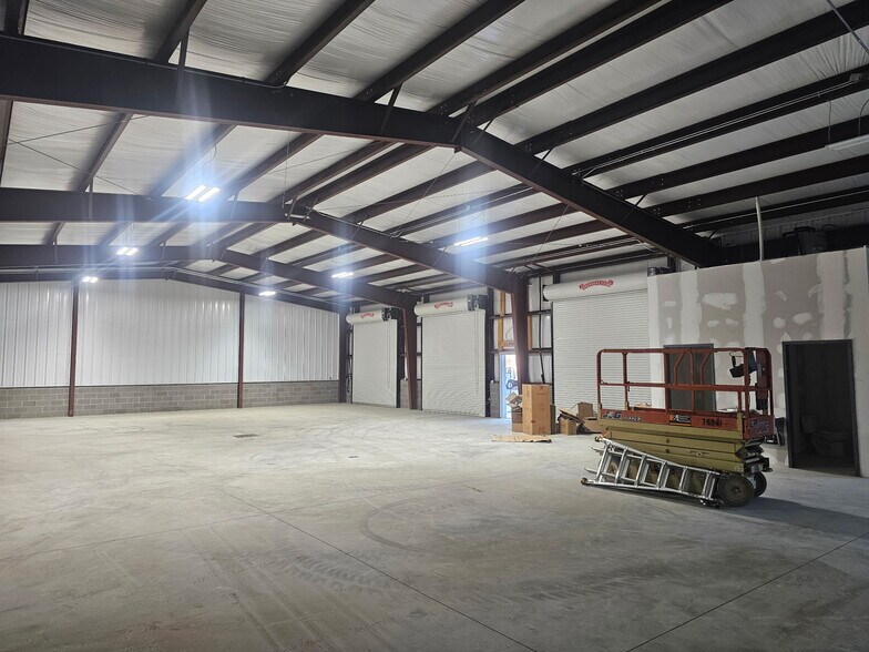 More Photos Of 2740 Old Austin Peay Hwy, Memphis Flex For Lease