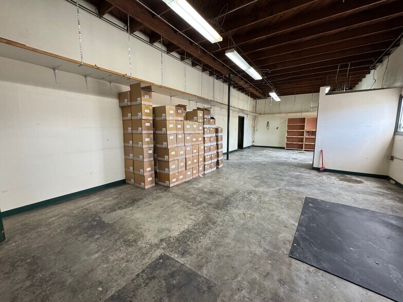 More Photos Of 4920 W Pico Blvd, Los Angeles Light Manufacturing For Lease