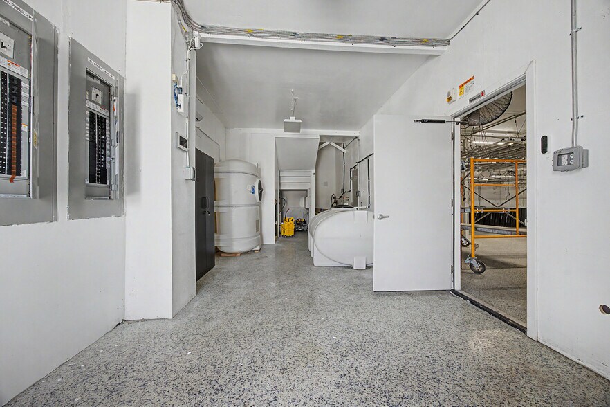 More Photos Of 14165 W Cooksey Rd, Crescent Industrial For Sale