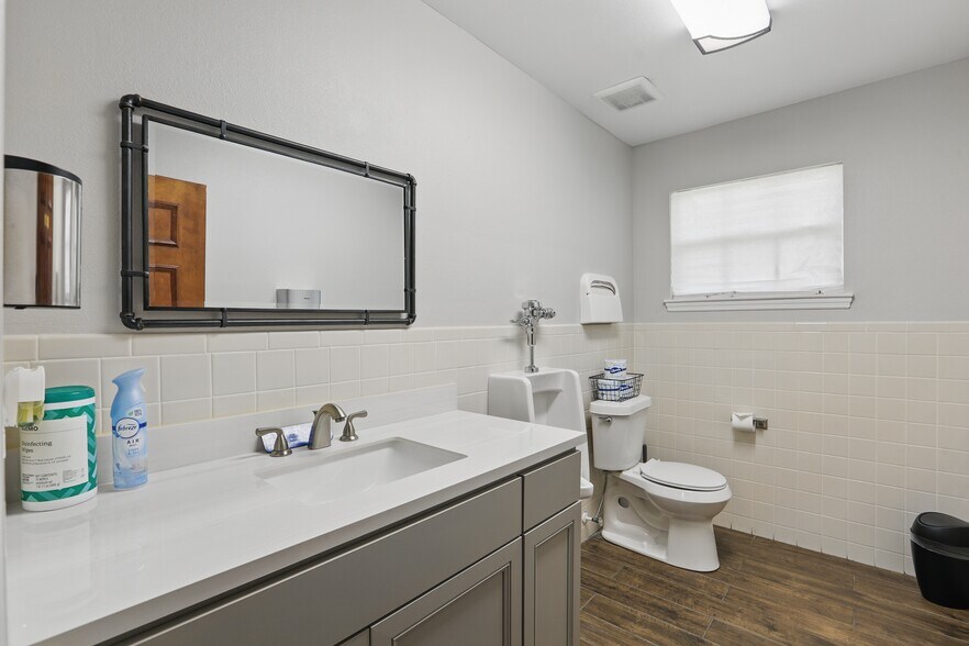 More Photos Of 5639 Hansel Ave, Orlando Office For Lease