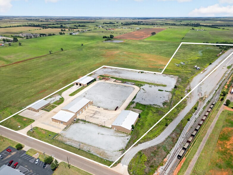 More Photos Of 906 S Eastern Ave, Elk City Warehouse For Sale