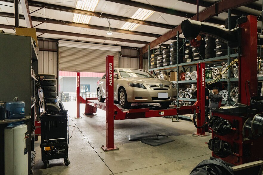 More Photos Of 6886 Santa Fe Dr, Winton Auto Repair For Sale