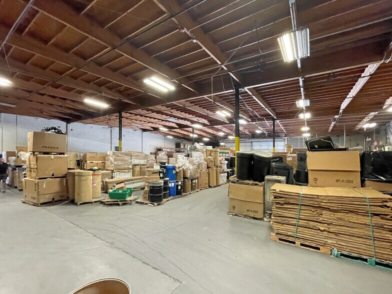 More Photos Of 1915 S Corgiat Dr, Seattle Warehouse For Sale