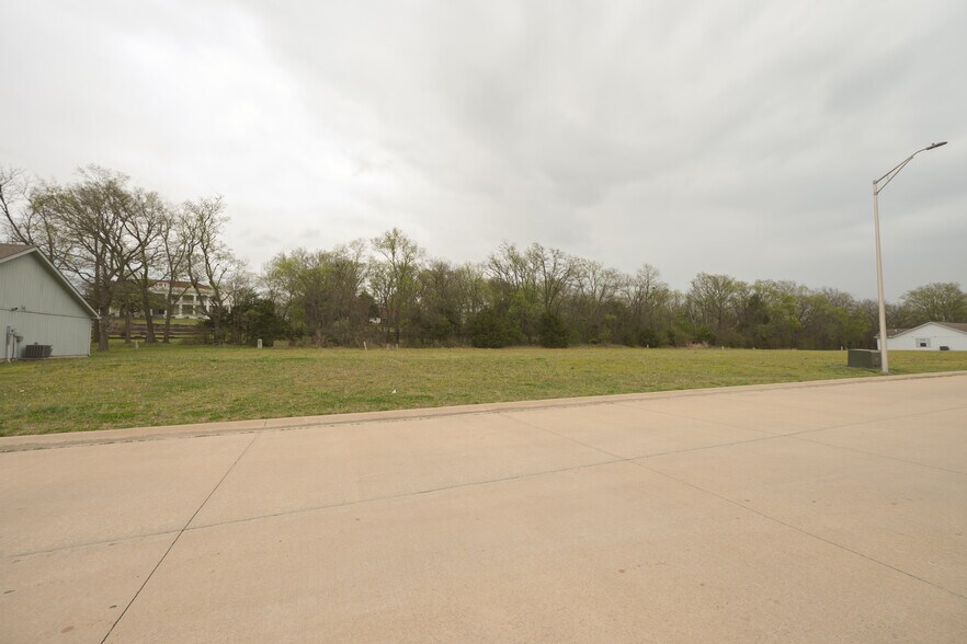 More Photos Of 205 E John, Coffeyville Land For Sale