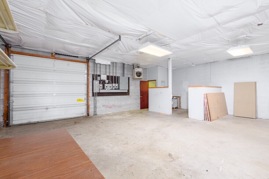 More Photos Of 445 W Washington St, Sequim Freestanding For Lease
