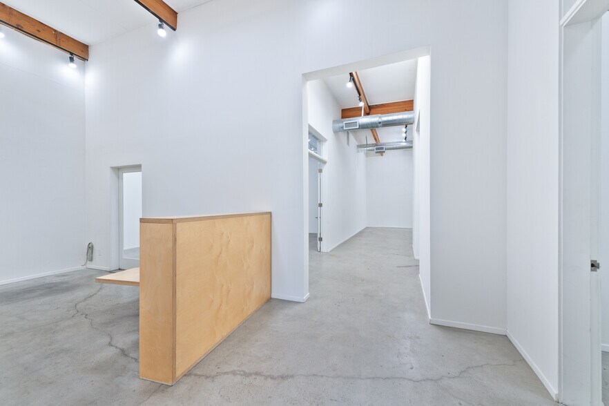 More Photos Of 2685 S La Cienega Blvd, Los Angeles Flex For Lease