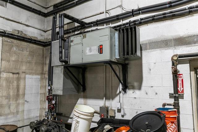 More Photos Of 8889 Oakwood Ave, Neenah Service For Sale