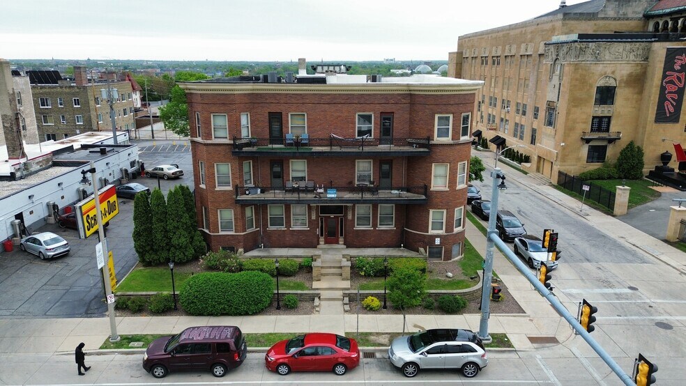 More Photos Of 2335 W Wisconsin Ave, Milwaukee Apartments For Sale