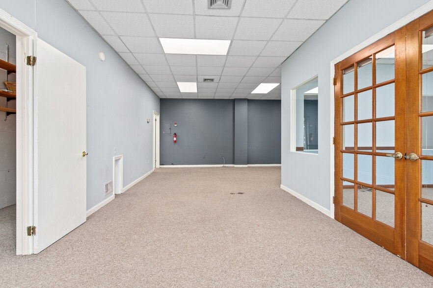 More Photos Of 2 Main St, Netcong Office For Sale