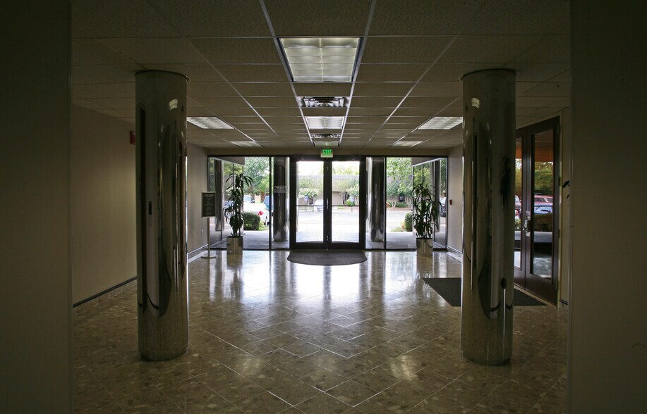 More Photos Of 2350 Fairlane Dr, Montgomery Office For Sale