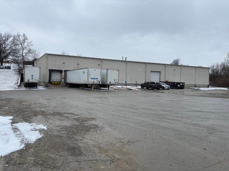 More Photos Of 140 Industry Rd, Georgetown Manufacturing For Lease