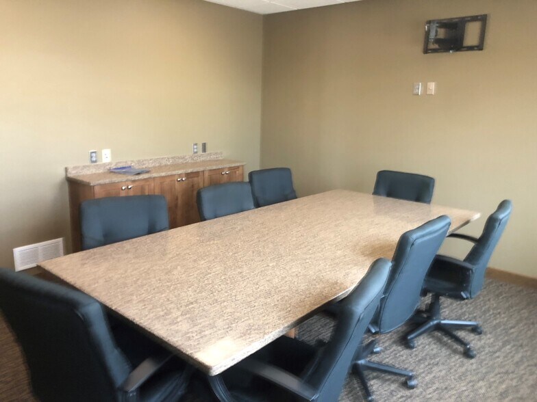 More Photos Of 83 Carter st, Underwood Industrial For Lease