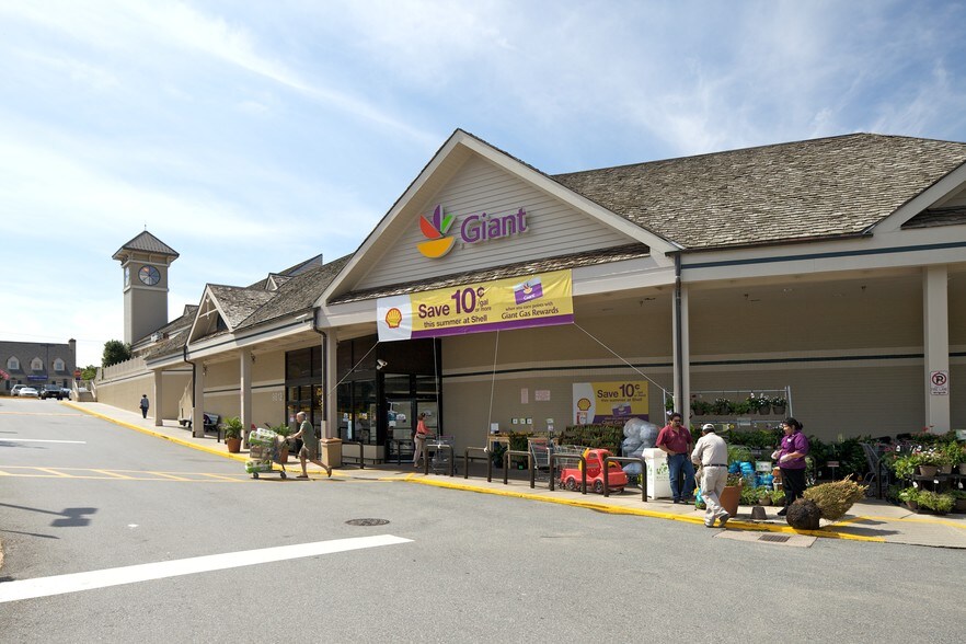More Photos Of 9812 Falls Rd, Potomac Freestanding For Lease