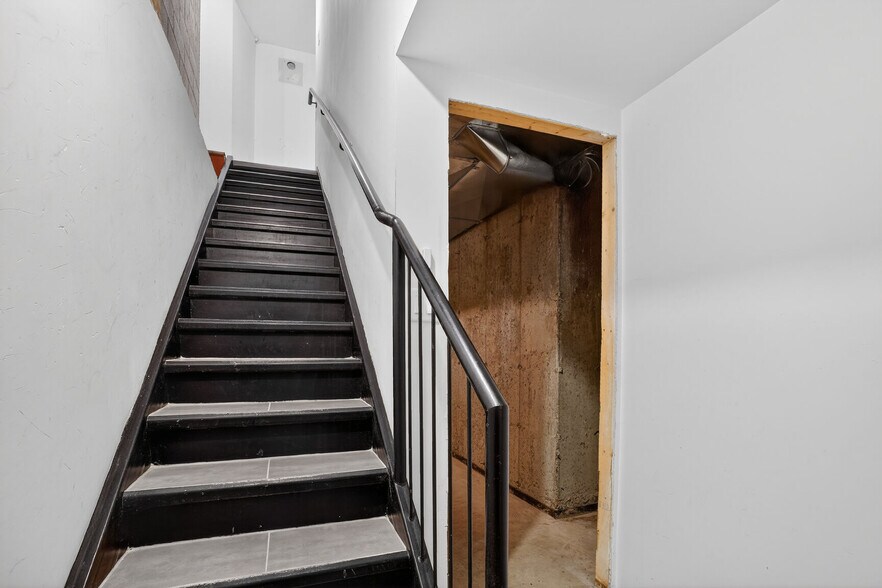 More Photos Of 1577-1579 Rue Fleury E, Montréal Storefront Retail Residential For Lease