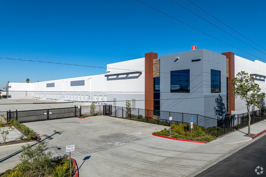 More Photos Of 112 W Alondra Blvd, Gardena Unknown For Lease