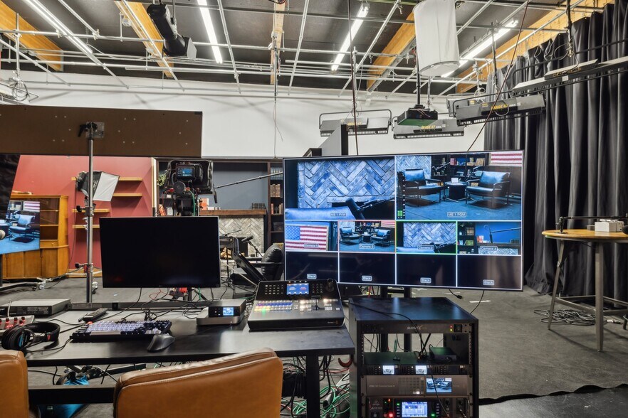 More Photos Of 14201 N Hayden Rd, Scottsdale Light Distribution For Lease