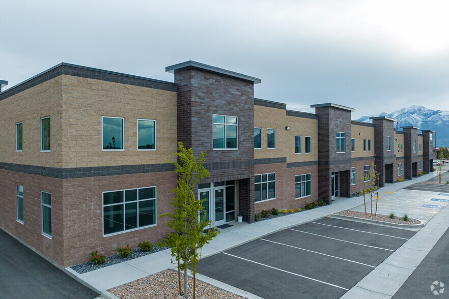 More Photos Of 2764-2808 W 14000 S, Bluffdale Showroom For Lease