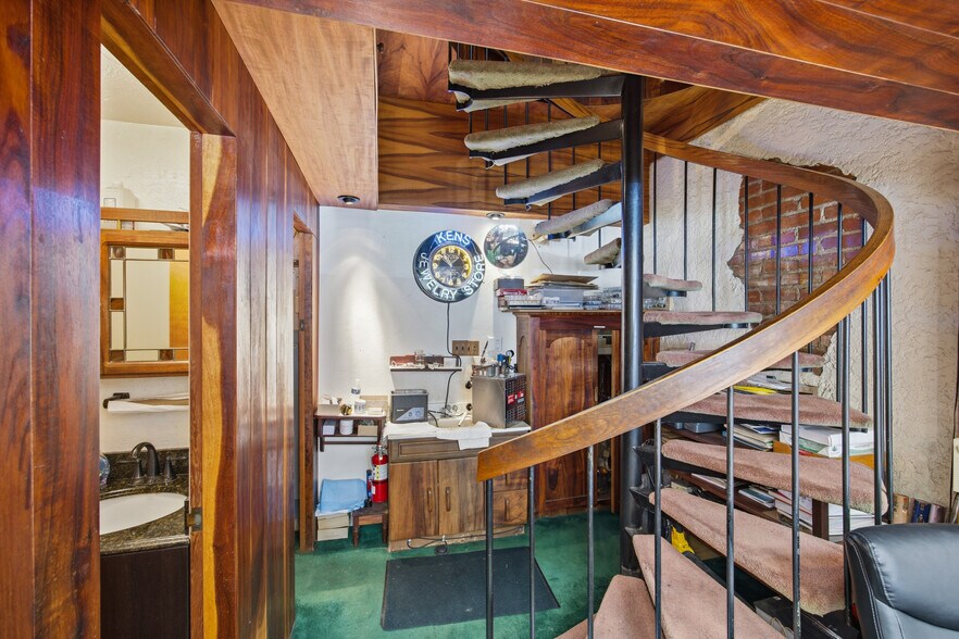 More Photos Of 326 Forest Ave, Laguna Beach General Retail For Sale