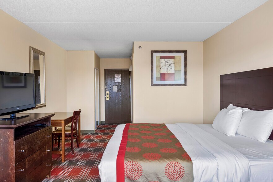 More Photos Of 3 Watervliet Avenue Ext, Albany Hotel For Sale