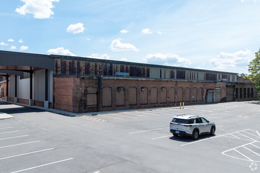 More Photos Of 1 Westinghouse Plz, Hyde Park Warehouse For Lease