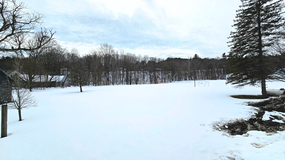 More Photos Of 40 Common St, Chester Hotel For Sale