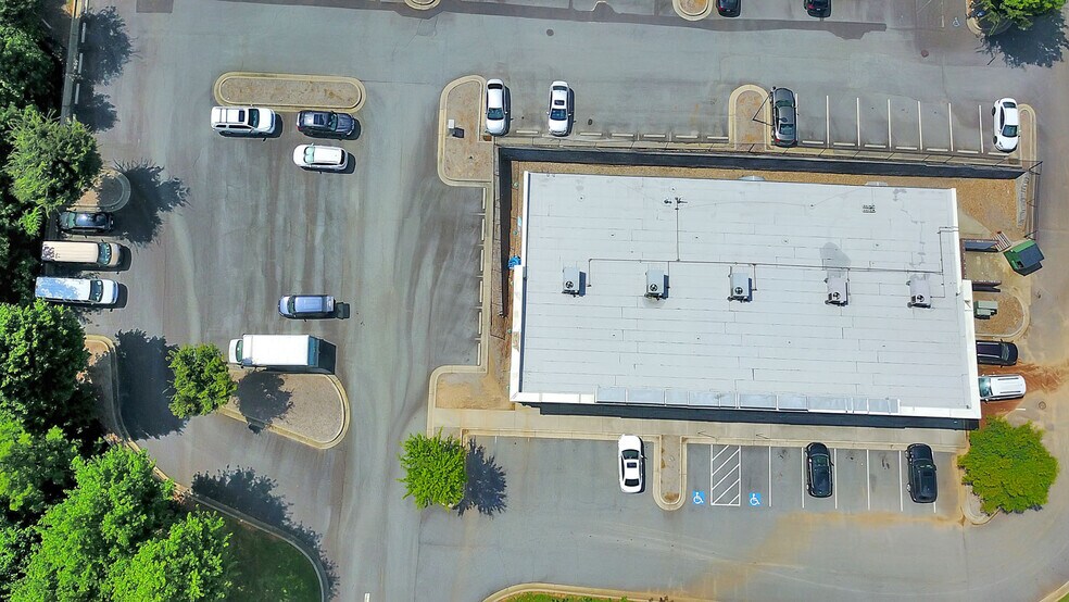 More Photos Of 12926 Highway 92, Woodstock Storefront For Lease