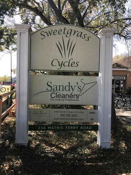 More Photos Of 234 Mathis Ferry Rd, Mount Pleasant Office For Lease