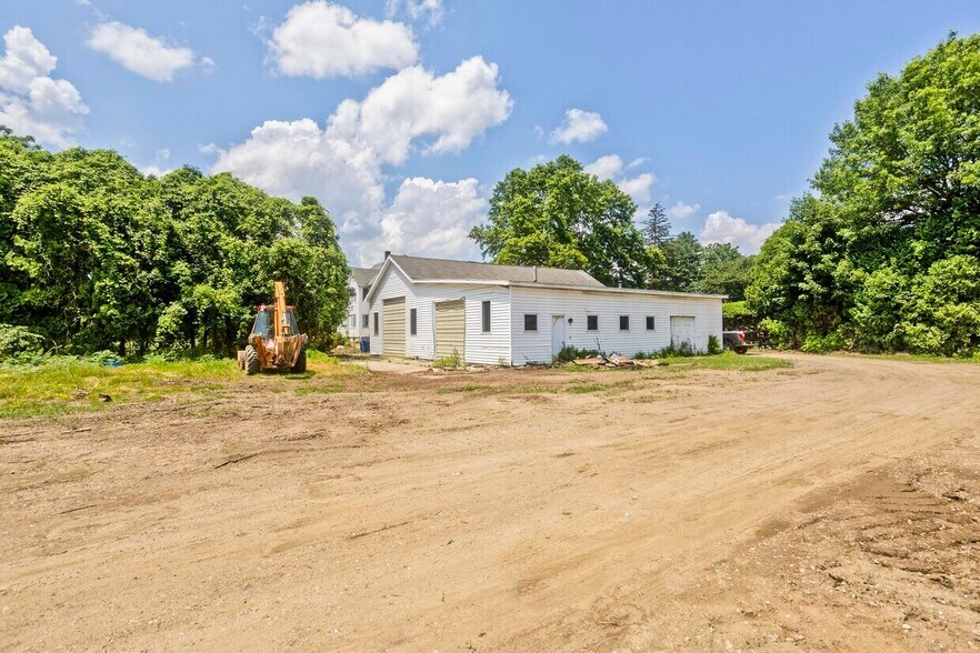 More Photos Of 166-186 Ashley Ave, West Springfield Land For Lease