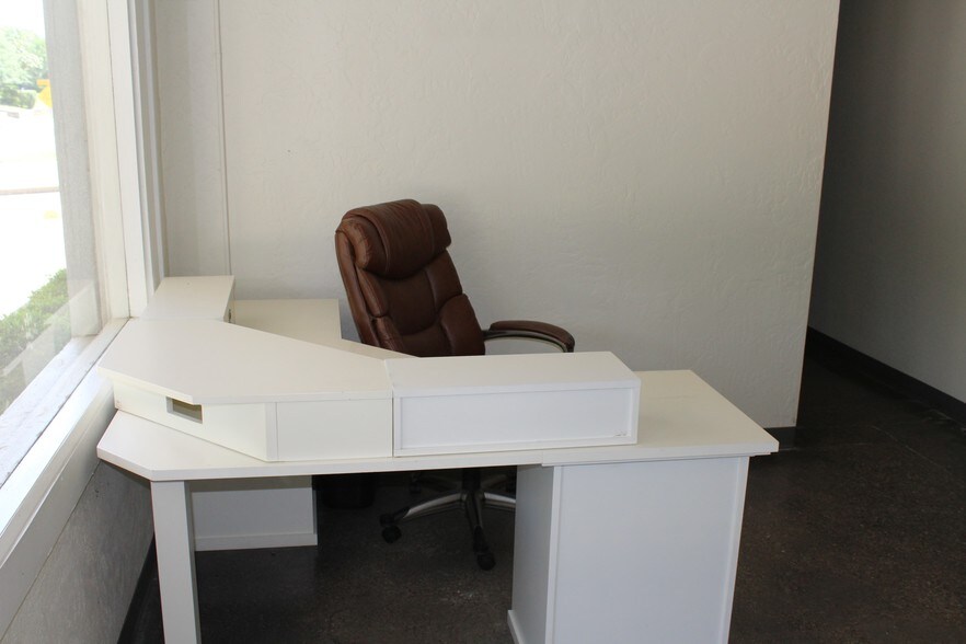 More Photos Of 2216 Forest Park Blvd, Fort Worth General Retail For Lease