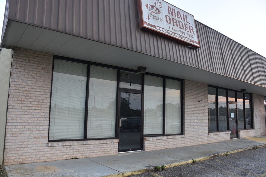 Primary Photo Of 900 S Westover Blvd, Albany Storefront For Lease