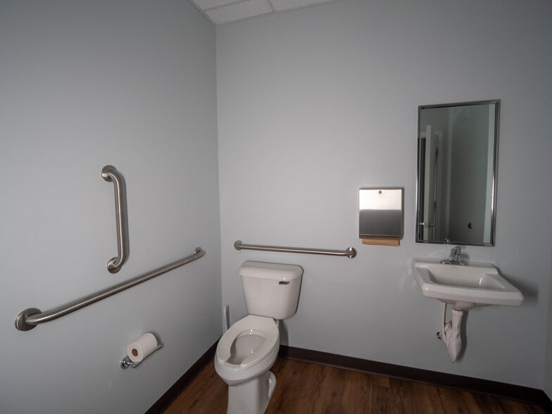 More Photos Of 1654-1664 S Choctaw Rd, Choctaw Freestanding For Lease
