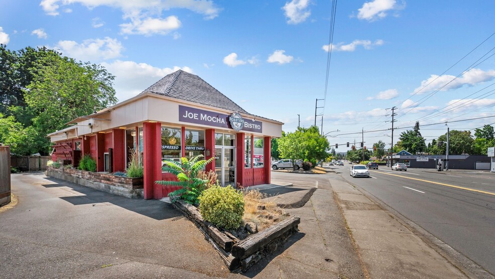 Primary Photo Of 1760 Market St NE, Salem Freestanding For Sale