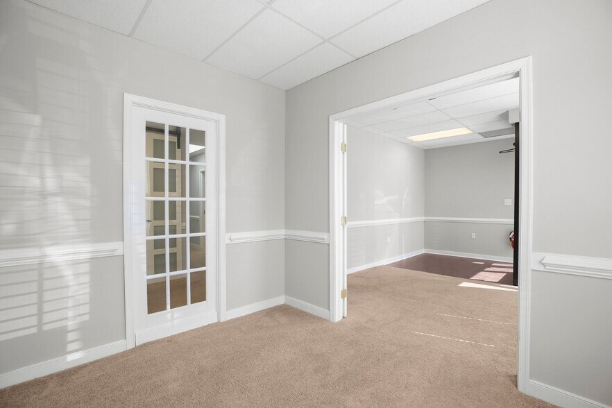 More Photos Of 10708 Ballantraye Dr, Fredericksburg Medical For Sale