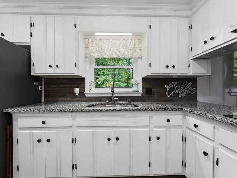 More Photos Of 5602 Highway 69 N, Northport Flex For Sale