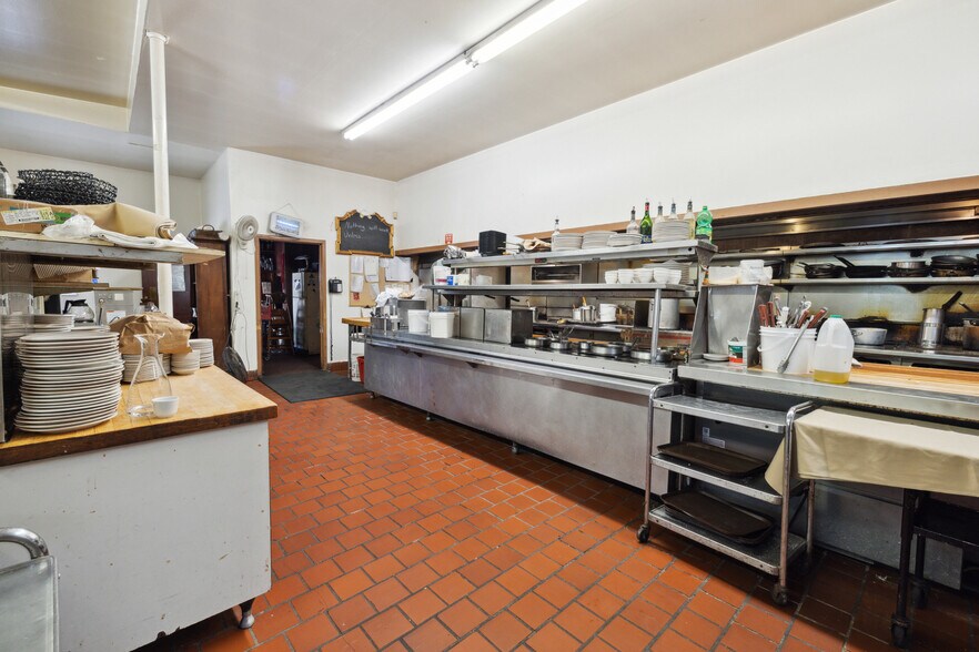 More Photos Of 13300 Big Basin Way, Boulder Creek Restaurant For Sale