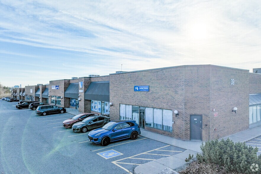 Primary Photo Of 39 Riviera Dr, Markham Warehouse For Lease