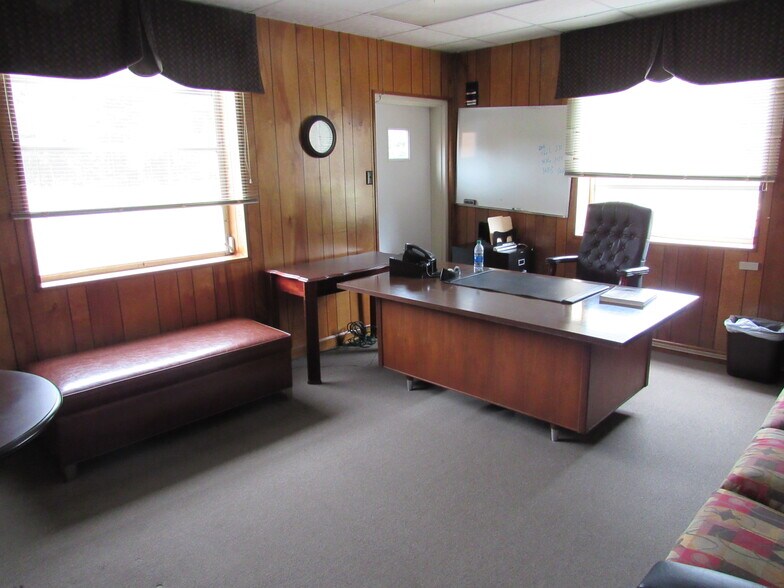 More Photos Of 1160 Daniel Rd, Axton Warehouse For Lease